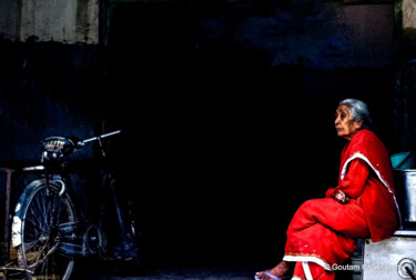 Fotografia intitolato "Outdated!" da Goutam Chakraborty, Opera d'arte originale, Fotografia digitale