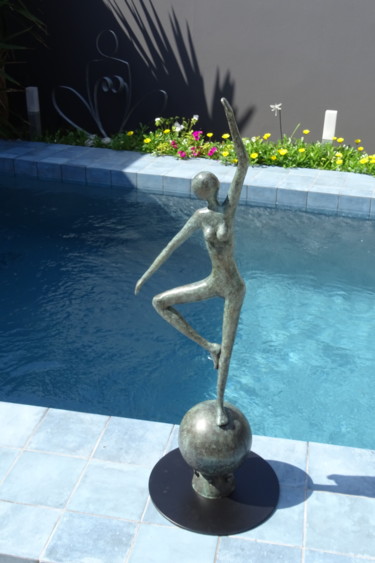 Escultura titulada "Balancing act." por Grant Preston, Obra de arte original, Bronce