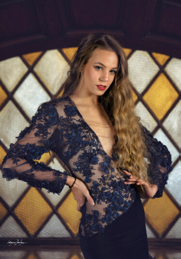 Fotografie mit dem Titel "Young Sexy Model" von Grigore Roibu, Original-Kunstwerk, Digitale Fotografie