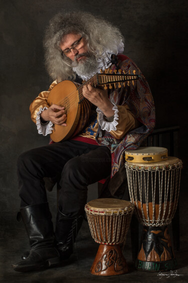 Photographie intitulée "Singers The Lute" par Grigore Roibu, Œuvre d'art originale, Photographie numérique