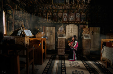 Fotografia intitulada "Eyes of the Saints" por Grigore Roibu, Obras de arte originais, Impressão digital