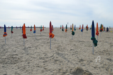 Photographie intitulée "La plage de DEAUVIL…" par Guylaine Bisson (GuyL'ART), Œuvre d'art originale