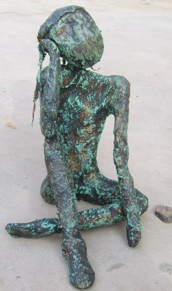 Скульптура под названием "Little girl" - S Eymond Laritaz, Подлинное произведение искусства, Гипс