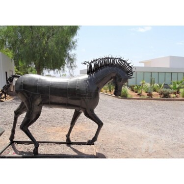 Skulptur mit dem Titel "CHEVAL AU TROT Tôlé" von Hassan Laamirat, Original-Kunstwerk, Metalle