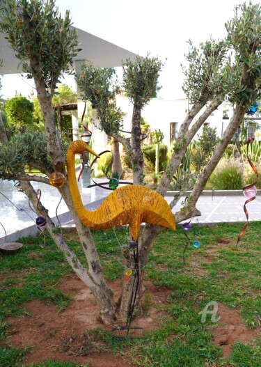 Sculpture intitulée "Flamant jaune" par Hassan Laamirat, Œuvre d'art originale, Métaux