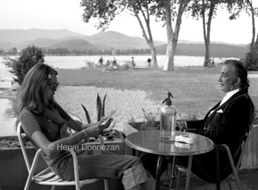 "DALI & Amanda Lear…" başlıklı Fotoğraf Herve Donnezan tarafından, Orijinal sanat, Analog Fotoğrafçılık