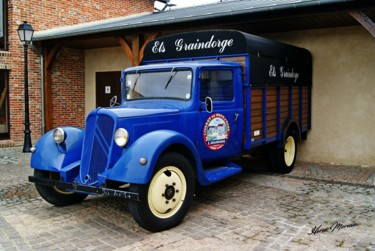 Photographie intitulée "LE CAMION BLEU" par Herve Morvan, Œuvre d'art originale, Photographie numérique