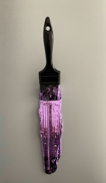 「Violet Brush」というタイトルの彫刻 Santicriによって, オリジナルのアートワーク, 樹脂 その他の剛性パネルにマウント