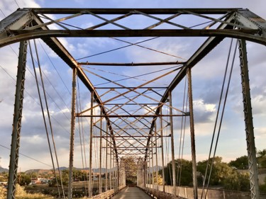 Fotografia zatytułowany „Bridge Over the Col…” autorstwa Igzotic, Oryginalna praca, Fotografia cyfrowa