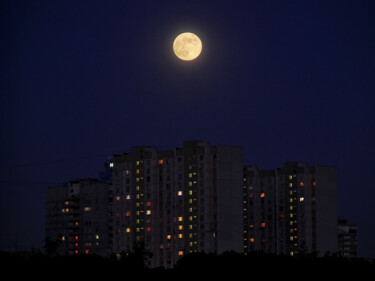 Photographie intitulée "Moon Song #2" par Ilia Mikhei, Œuvre d'art originale, Photographie numérique