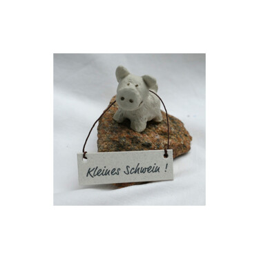 Sculpture titled "Kleines Schwein !" by Ina Wilken, Original Artwork, Clay