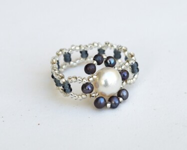 Design intitulée "Delicate pearl flow…" par Irena Zelickman, Œuvre d'art originale, Bijoux
