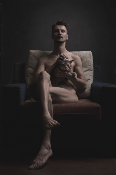 Fotografie mit dem Titel "Man with a cat" von Irina Bekker, Original-Kunstwerk, Digitale Fotografie