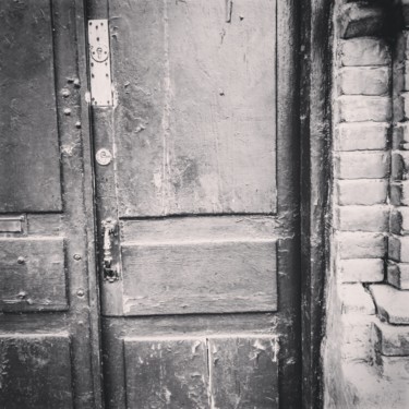 Fotografía titulada "Old Door" por Irina Kromm, Obra de arte original, Fotografía digital