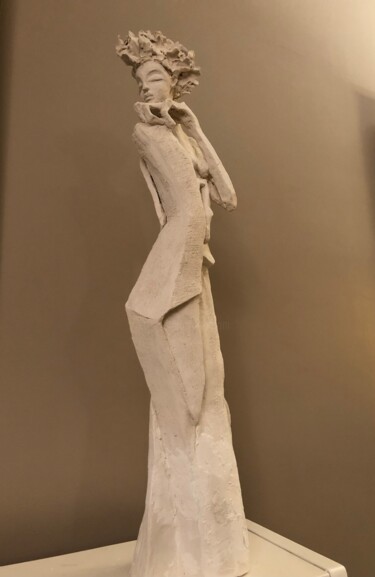 Scultura intitolato "Femme blanche" da Isabelle Scheidt, Opera d'arte originale, Terracotta
