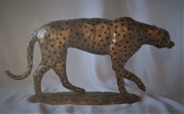 Escultura titulada "Le guépard or" por Isabelle Zwang, Obra de arte original, Terracota