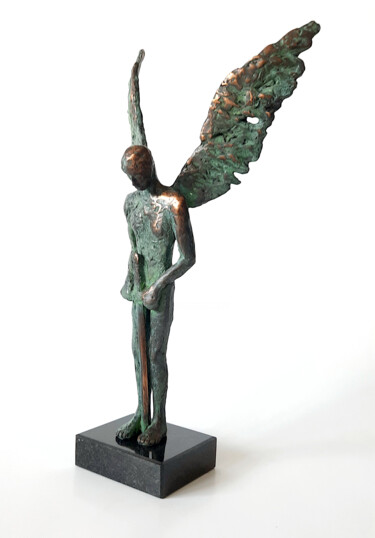 「Angel with the Swor…」というタイトルの彫刻 Jacek Cholewaによって, オリジナルのアートワーク, ブロンズ