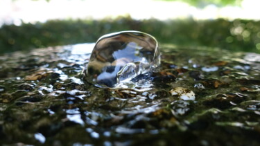 Fotografia intitolato "La bulle d'eau. 2/…" da Janie B., Opera d'arte originale