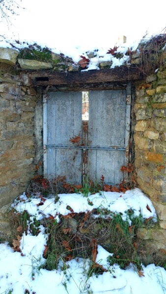 Photographie intitulée "Volets clos.…" par Janie B., Œuvre d'art originale, Photographie numérique