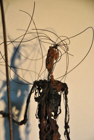 Скульптура под названием "A0-Le chasseur" - Jean-Christophe Bridoux, Подлинное произведение искусства, Терракота
