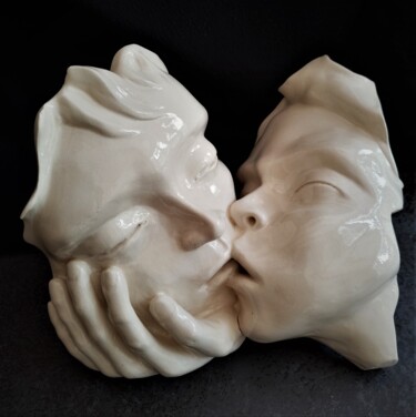 Sculpture titled "Le baiser" by Jean-Louis Marino, Original Artwork, Terra cotta