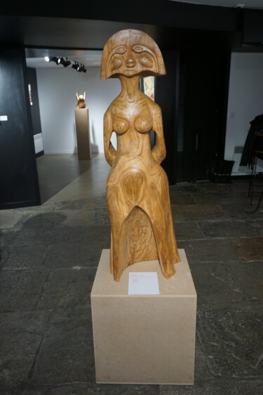 Skulptur mit dem Titel "L'infante" von Jean Louis Roux, Original-Kunstwerk, Holz