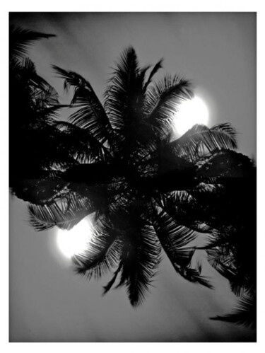 Photographie intitulée "deux lunes" par Jean-Luc Bohin, Œuvre d'art originale