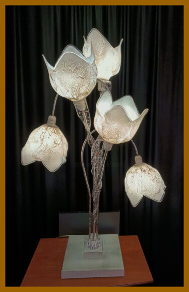 Художественная композиция под названием "Lampe 5 tulipes bla…" - Jean Luc Masini, Подлинное произведение искусства, Светильн…