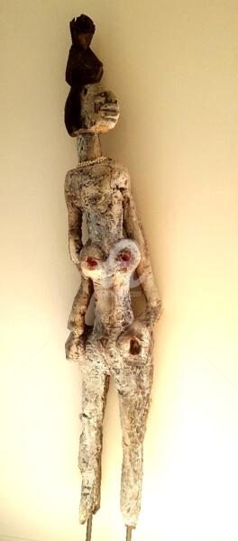 Скульптура под названием "Lucie" - Jean Marc Joblot, Подлинное произведение искусства, Дерево