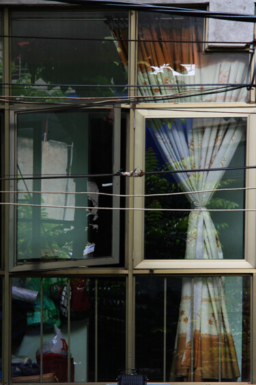 Photographie intitulée "Fenêtre, Hanoï" par Jean-Marie Virat, Œuvre d'art originale, Photographie numérique