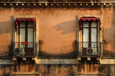 Photographie intitulée "ombres, balcons & c…" par Jean-Marie Virat, Œuvre d'art originale, Photographie numérique