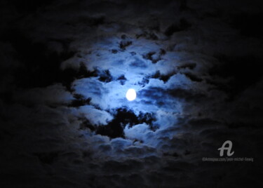 Фотография под названием "La lune dans les nu…" - Jean-Michel Liewig, Подлинное произведение искусства, Не манипулируемая фо…