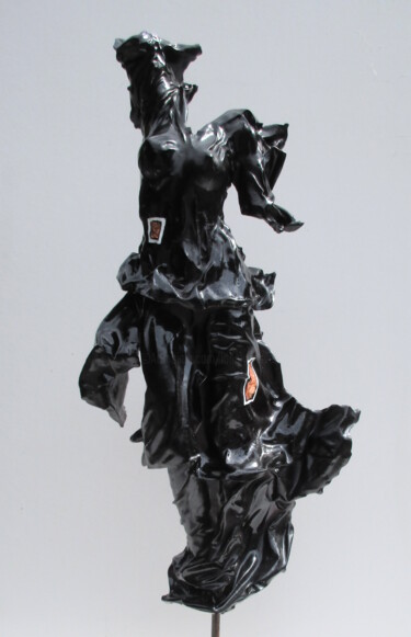 Sculpture titled "sculpture femme dra…" by Jean-Yves Verne, Original Artwork, Resin