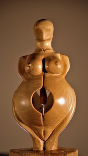 Escultura titulada "Déesse-Mère 25" por Jean-Charles Ferrand, Obra de arte original, Madera