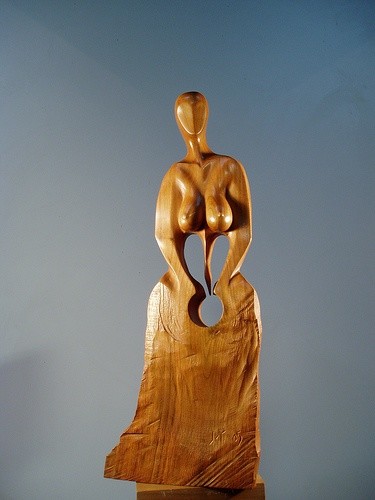 Skulptur mit dem Titel "Déesse-Mère 5" von Jean-Charles Ferrand, Original-Kunstwerk, Holz