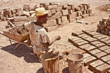 Fotografie mit dem Titel "Brickmaker - Mouleu…" von Jean-Claude Chevrel, Original-Kunstwerk, Nicht bearbeitete Fotografie