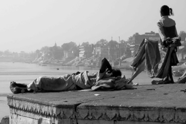 Fotografie getiteld "Varanasie, contempl…" door Jean-Marc Renaudie, Origineel Kunstwerk
