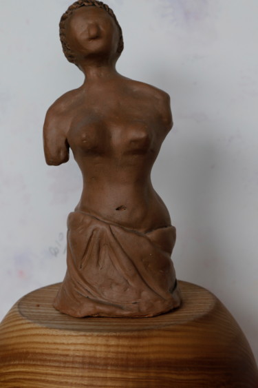 Sculpture titled "REVEUSE" by Jeannette Allary, Original Artwork, Terra cotta