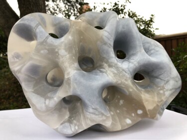 Скульптура под названием "Blue Coral" - Jeff Rosenfeld, Подлинное произведение искусства, Камень