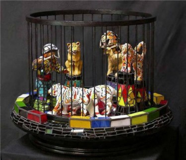 Escultura intitulada "Big Cat Act" por Jill Nassau, Obras de arte originais, Cerâmica