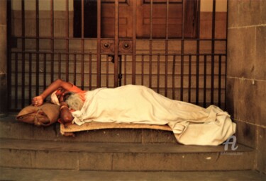 Photographie intitulée "India Bombay - slee…" par Joachim Mews, Œuvre d'art originale, Photographie argentique