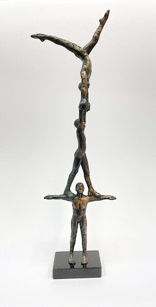 Scultura intitolato "Circus Acrobats, no…" da Joanna Zakrzewska-Cholewa, Opera d'arte originale, Bronzo