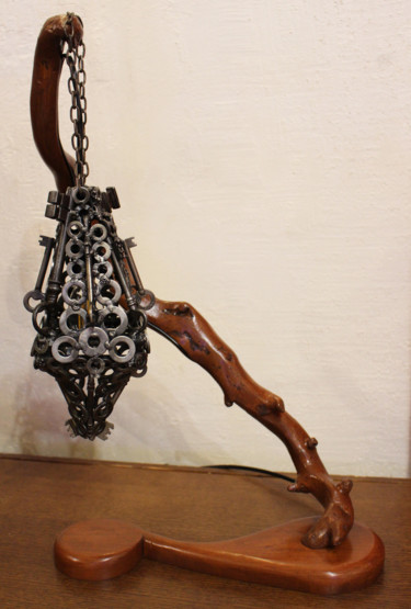 Γλυπτική με τίτλο "Lampe clef suspendue" από Jonathan Pradillon, Αυθεντικά έργα τέχνης, Μέταλλα