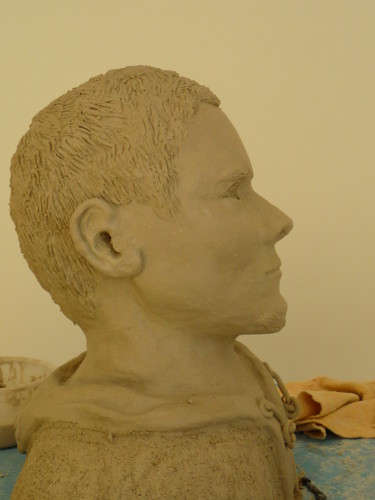 Скульптура под названием "sculpture jeune hom…" - Josi Rica, Подлинное произведение искусства, Терракота