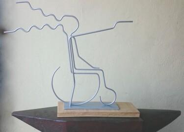 Sculpture titled ""TIRO CON PISTOLA E…" by Juan Carlos Sánchez De La Nieta, Original Artwork, Metals