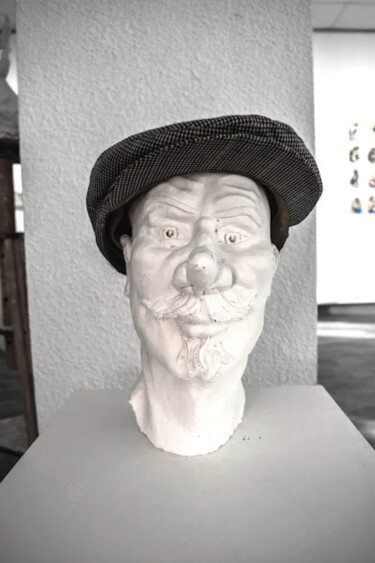 Sculpture titled "DANDY CYRANO" by Julian El Kaoussi, Original Artwork, Resin