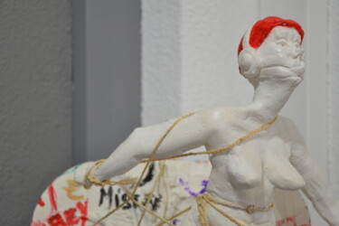 Sculpture titled "LAISSEZ MOI PARTIR…" by Julian El Kaoussi, Original Artwork, Resin