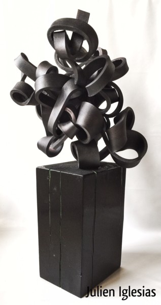 Скульптура под названием "black" - Julien Iglesias, Подлинное произведение искусства, Дерево