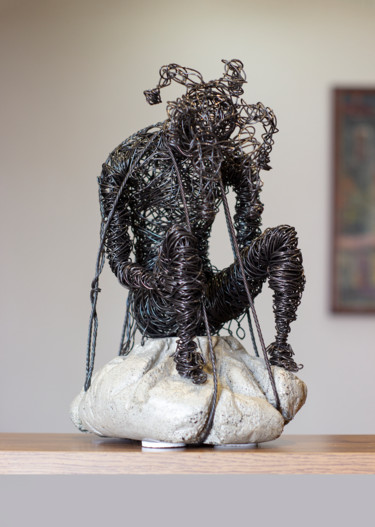 Skulptur mit dem Titel "Forbidden smile 31x…" von Karen Axikyan, Original-Kunstwerk, Beton