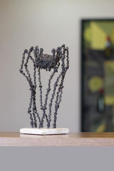 Sculptuur getiteld "Fear (18x11x8 0.4kg…" door Karen Axikyan, Origineel Kunstwerk, Metalen